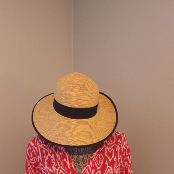 Magid Tan Hat - Picture 1 of 2